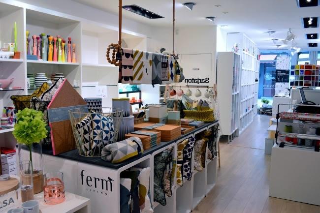 Qui connaît une boutique pour acheter des cadeaux de dernière minute ? Du vin, un panier garni ou des accessoires déco par exemple. Je suis un peu désespérée, je dois trouver pour mes beaux-parents !