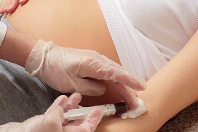 Qui connaît un labo qui fasse des prises de sang tout en étant TRES doux et patient ? Je suis une phobique des prises de sang, ça va jusqu'à l'hyperventilation et aux convulsions incontrôlables... J'aimerais donc éviter d'aller la faire dans une usine !