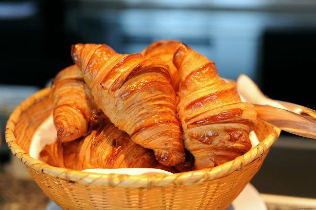 Qui connaît la boulangerie qui fait les MEILLEURS croissants de la ville ?