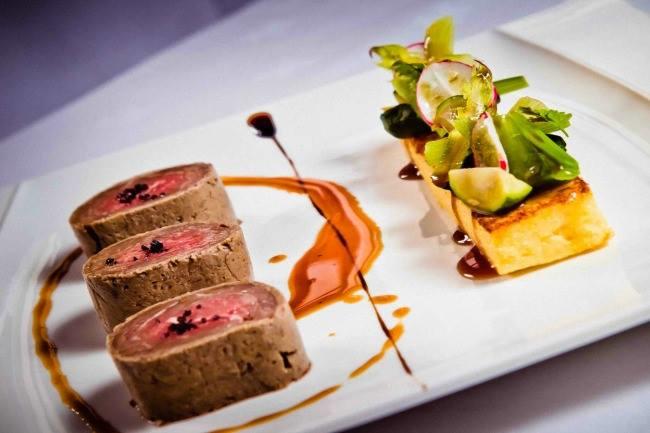 Qui connaît un bon resto gastronomique sur Bordeaux pour manger la semaine prochaine avec une amie ?