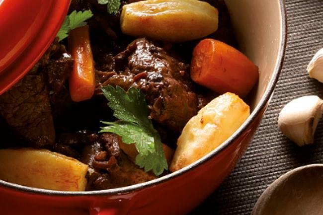 Qui connaît un bon restaurant de cuisine traditionnelle pour un budget 30-35€ ? Si possible, assez proche d'un bar où nous pourrions sortir danser ensuite, pour l'enterrement de vie de jeune fille de mon amie.