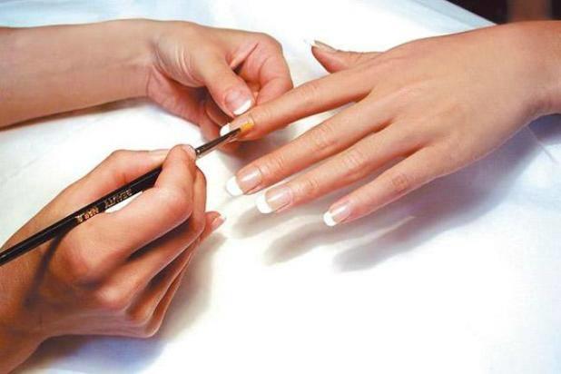 Qui connaît une prothésiste ongulaire qui pratique la pose d'ongles en gel ou en capsule ? A domicile ou en institut, peu importe !