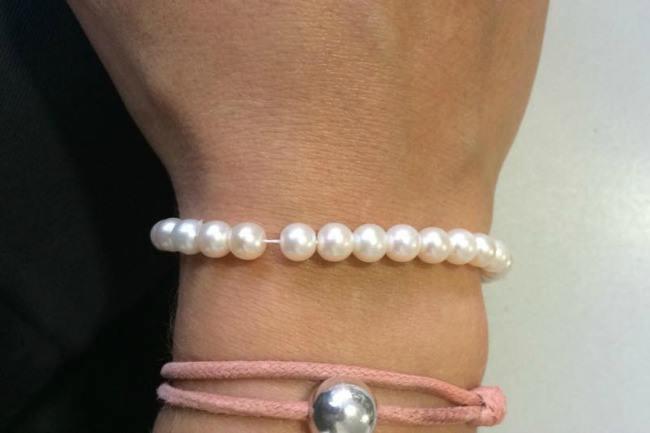 Qui connaît un bijoutier qui pourrait réparer un bijou fait à partir de perles de culture ? J'ai réussi à toutes les conserver...