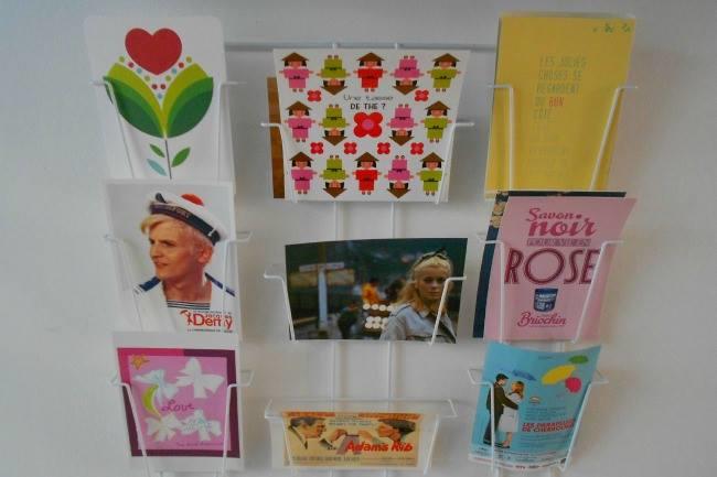 Qui connaît des endroits où je pourrai trouver des cartes postales en tout genre, aussi bien des paysages que des messages humoristiques ? J'ai déjà quelques idées mais j'en aimerais un maximum ! Merci.