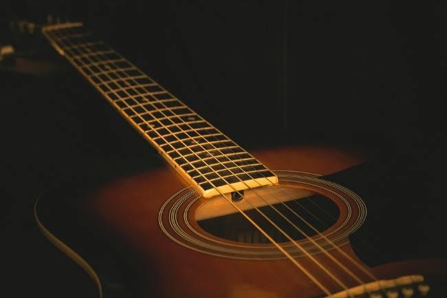 Qui connaît un bon vendeur de guitare pouvant me renseigner pour faire le bon choix tout en étant à l'écoute de mes demandes ? Merci beaucoup !