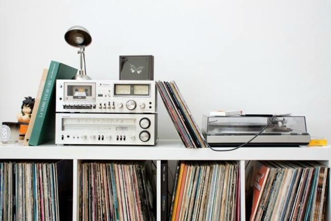 Qui connaît une boutique où acheter de vieux vinyles ? J'ai la platine, mais pas les disques ! C'est ballot, hein ?