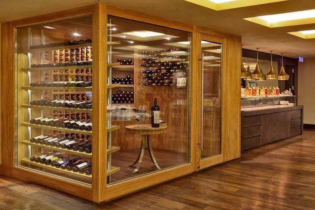 Qui connaît un endroit où je peux acheter du bon vin de la région de qualité et avec de bons conseils ?