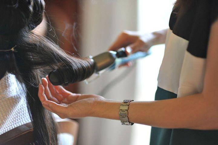 Une bonne coiffeuse à domicile jeune et sympa à me recommander ? Proposant des coupes tendances si possible. Merci !