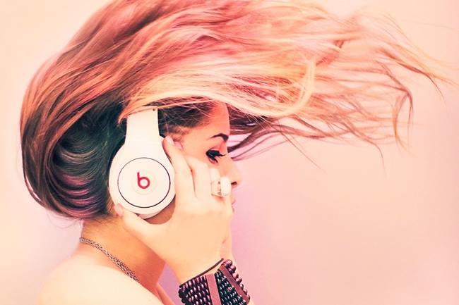 Qui connaît un bon album de musique récent à écouter en voiture le matin pour aller au boulot ?