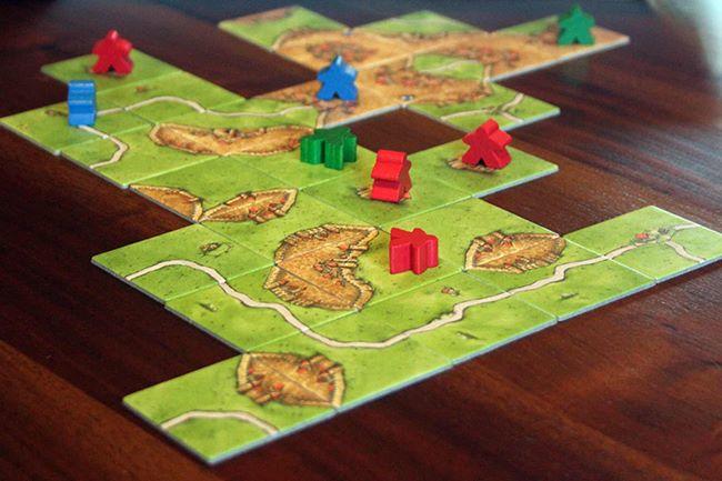 Qui connaît un bon jeu de société qui plaît autant aux adultes qu'à une ado de 14 ans et qui se joue en petites parties rapides ?