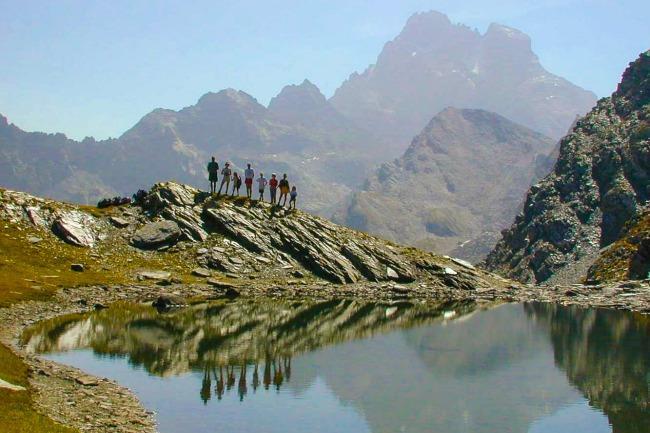 Qui connaît le meilleur endroit en France pour faire de la randonnée pendant une semaine en changeant de gîte chaque nuit ?