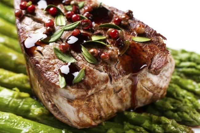 Qui connaît le MEILLEUR restaurant à Grenoble spécialisé dans les viandes ? Comment dire... J'ai une énorme envie de manger un morceau de viande bien tendre avec une bonne sauce.