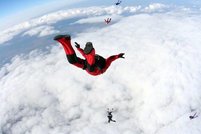 Où aller pour sauter en parachute dans les alentours de Grenoble ? Vous connaissez le prix ? J'ai envie de me lancer :)