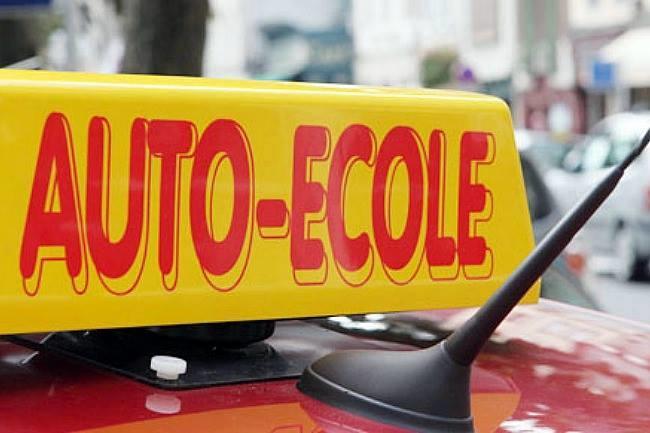 Qui connaît une bonne auto-école pour quelqu'un ayant déjà son permis mais qui fait un blocage et panique au volant ?
