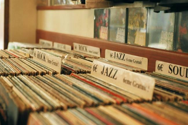 Est-ce qu'il y a des magasins de disques vinyles et de CD's d'occasion sur Grenoble ?