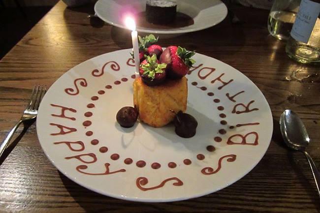 Qui peut me recommander un bar à tapas où fêter mes 30 ans en groupe mélangeant famille et amis ?