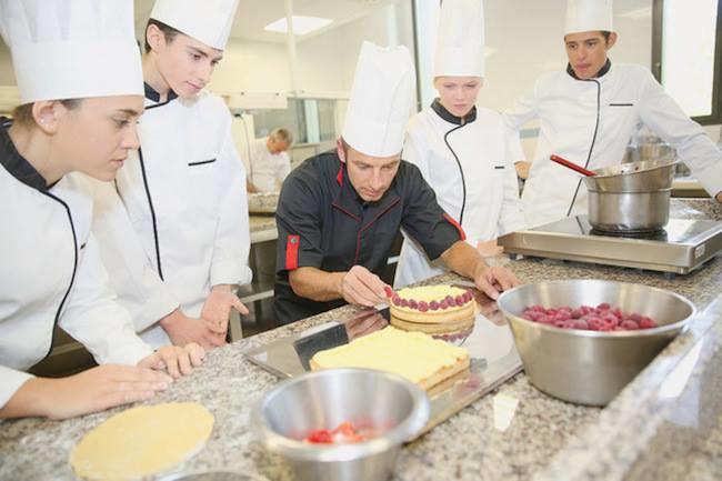 Qui connaît un bon cours de pâtisserie à Grenoble ? J'aimerais bien apprendre pour mon plaisir et aussi pour le plaisir de ma petite famille gourmande ;-)