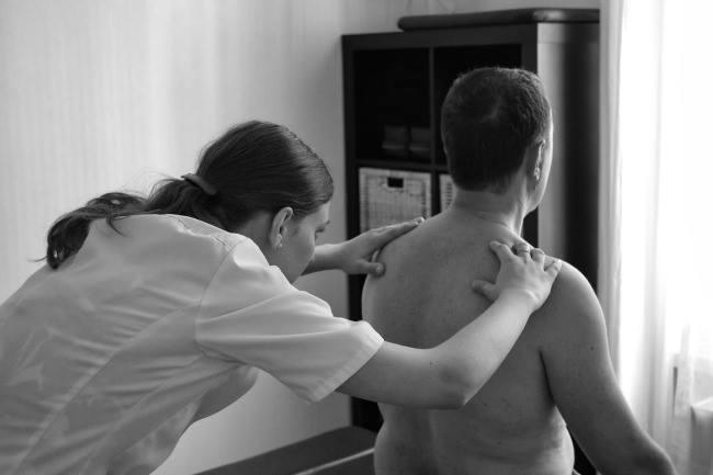 Qui connaît un bon chiropracteur à l'écoute et qui est également kiné à la base ? Pour faciliter le remboursement de séances. Merci :)