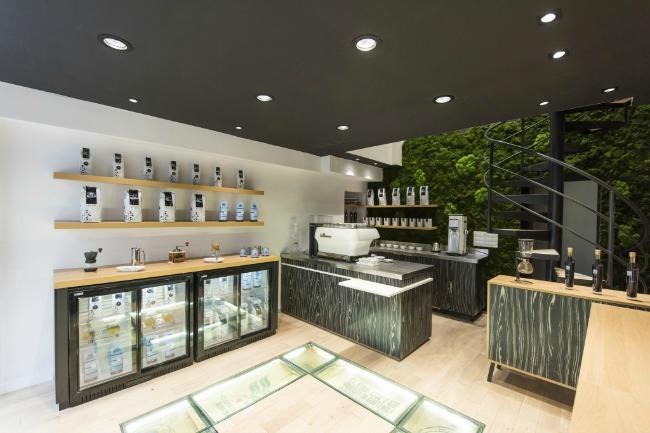 Qui connaît une brûlerie de café où l'on est bien conseillé et qui propose un large choix de café ? Je cherche aussi une machine à café italienne, s'ils ont ça aussi !