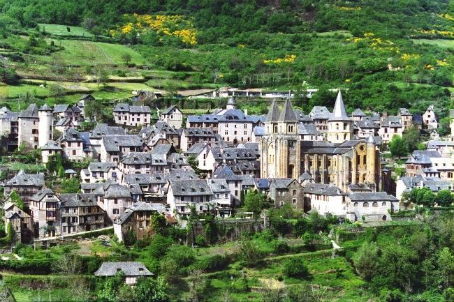 Qui connaît un village typique, voire une commune assez proche de Lille pour déménager et quitter (enfin) le centre où l'on étouffe ?