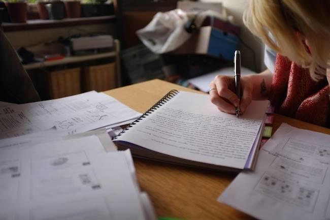 Qui connaît un endroit calme pour réviser dans Lille tranquillement dans la journée ? Bibliothèque, café, etc.,