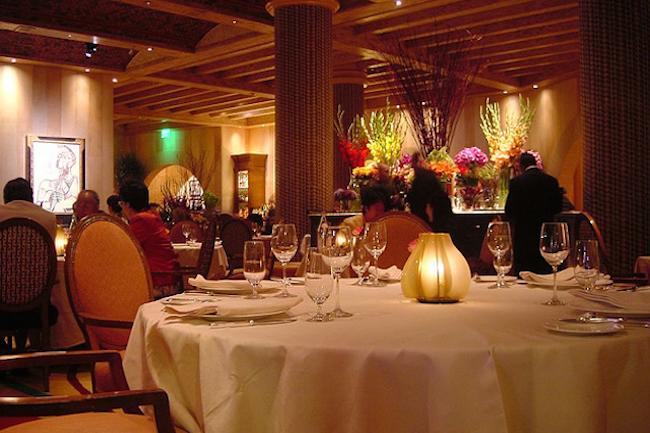 Qui connaît un restaurant typiquement lillois où je pourrais emmener mes parents qui viennent me rendre visite pour la première fois ? S'il ne devait en rester qu'un...