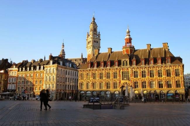 Qui connaît un parking gratuit dans le centre de Lille ? Je ne sais pas si ça existe, mais je tente ma chance ! Ou bien un parking avec un tarif le plus bas possible...