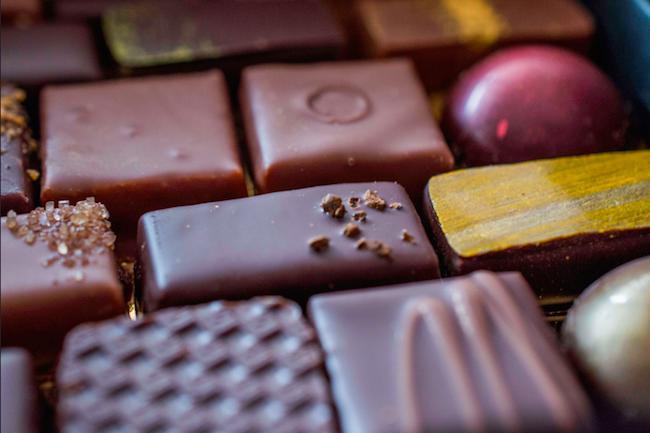 Qui connaît un chocolatier artisanal à Lille ? C'est pour offrir un assortiment de chocolats et je voudrais absolument éviter Leonidas car la personne à qui je vais offrir le cadeau est difficile...