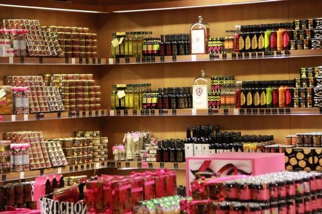 Qui connaît une bonne épicerie fine à Lille, où je peux trouver toute sorte de farine, de graine et d'épices ? Note de l'auteur qui fait plaisir : merci d'avoir eu l'initiative de créer cette page qui nous est très utile à nous les Lillois ! :-)