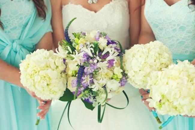 Qui connaît un bon magasin pour trouver une superbe robe de témoin ? Pas des robes kitch et pleines de paillettes. Je souhaite quelque chose de joli !