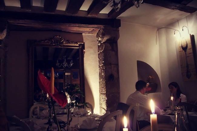 Qui connaît un resto un peu reculé par rapport au centre pour passer une soirée à la campagne loin du stress ? Avec si possible de vieilles pierres et un cadre authentique... Quel est votre dernier coup de coeur ?