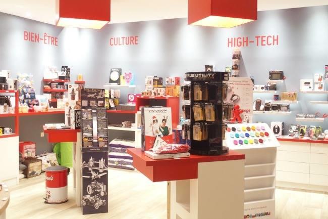 Qui connaît une petite boutique dans le vieux Lille pour trouver mes derniers cadeaux de Noël ? Je recherche des cadeaux originaux, si possible fabriqués pas trop loin. De la déco, des bijoux et des livres par exemple...