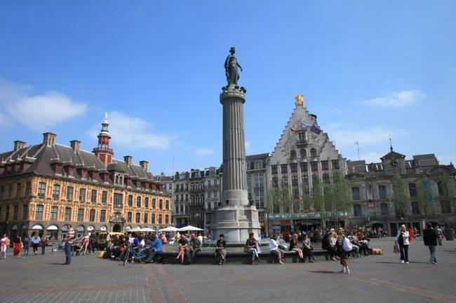 Qui connaît des endroits, des monuments ou simplement un quartier à faire visiter absolument à ma mère qui ne connaît pas du tout la ville ?