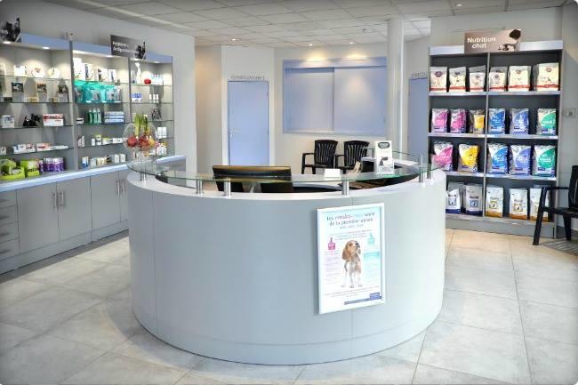 Qui peut nous conseiller une EXCELLENTE clinique vétérinaire à Lille, toute équipée en cas d'opération, à maximum une demi-heure du centre ?