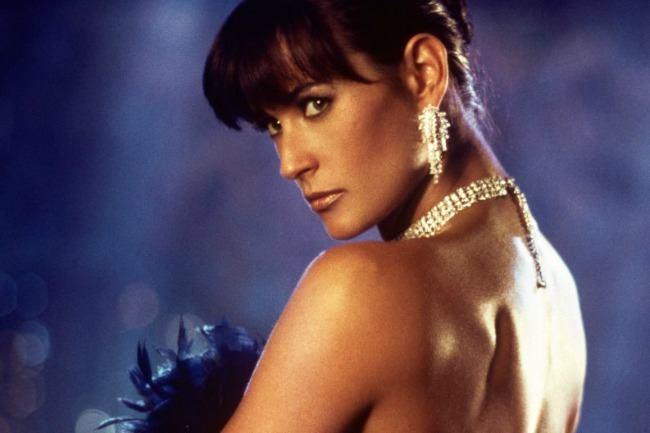 Qui connait un site internet FIABLE pour réserver une strip-teaseuse à Lille pour ce week-end ? Ou tant qu'à faire qui connait une strip-teaseuse libre vendredi soir ? C'est pour une surprise...