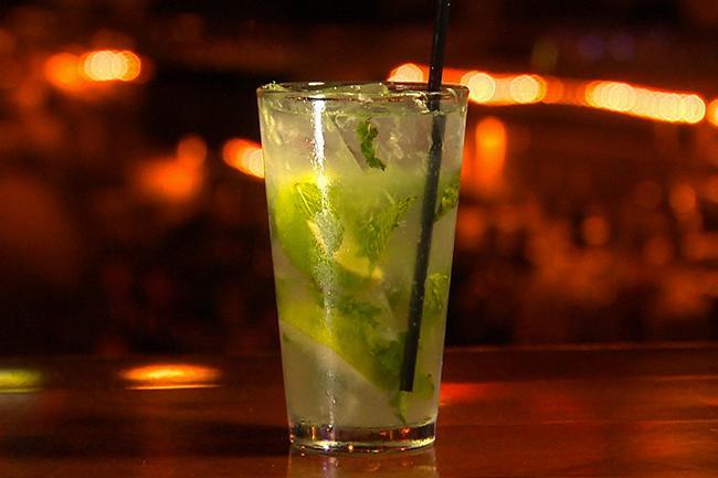 Je cherche THE meilleur mojito de Lyon ! S'il est possible de le boire en terrasse, c'est encore mieux !