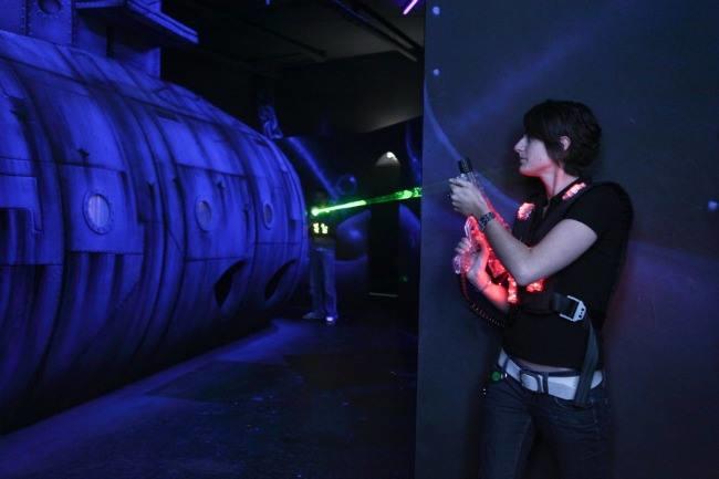 Qui connaît un bon laser game dans le centre de Lyon ou à une heure maximum ? C'est pour fêter l'anniversaire d'un garçon de 8 ans...