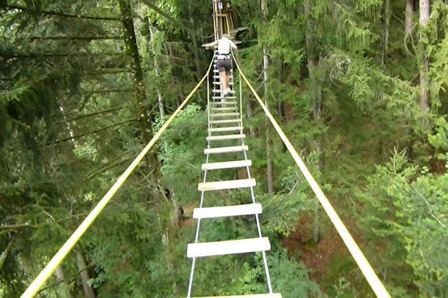 Qui connaît un bon centre d'accrobranche du côté de Lyon ? J'aimerais aider ma copine à vaincre son vertige !