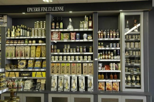 Qui connaît une bonne épicerie fine italienne à Lyon ? Qui pourrait potentiellement vendre de la vaisselle de style assiette à pâtes, ainsi que des machines à café... Merci d'avance