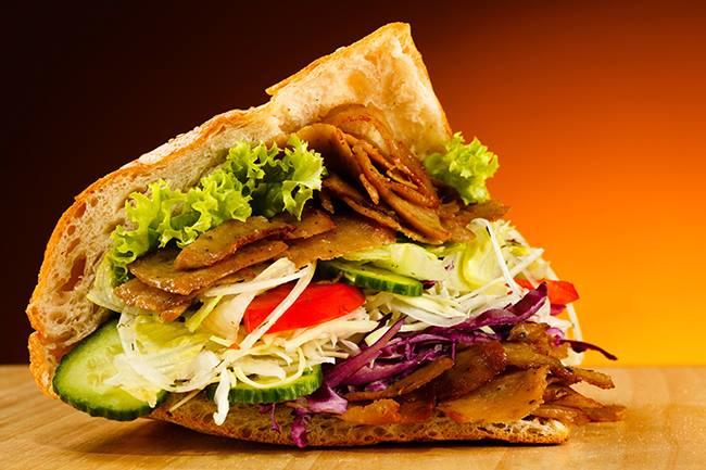 Qui connaît un bon kebab à Lyon ? Si possible avec de la viande préparée maison et du bon pain !