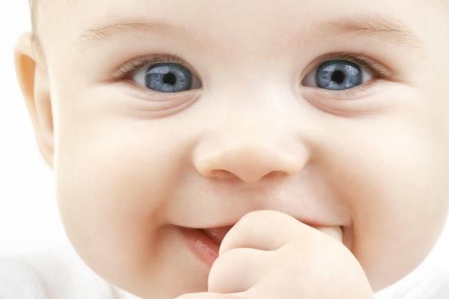 Qui connaît un bon pédiatre qui n'a pas des délais de fou pour un rendez-vous et qui se situe de préférence hors du centre-ville ?