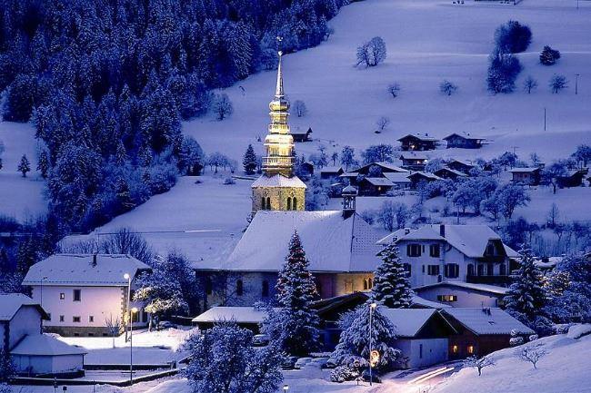 Qui connaît une station de ski pas trop loin de Lyon avec une taille raisonnable, PLAISANTE et avec de vraies pistes vertes ? C'est sera ma première fois !