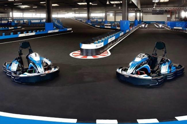 Qui connaît un endroit convivial à maximum 1h de Lyon pour faire une sortie karting entre amis ? Avec possibilité de boire un verre et de manger sur place !