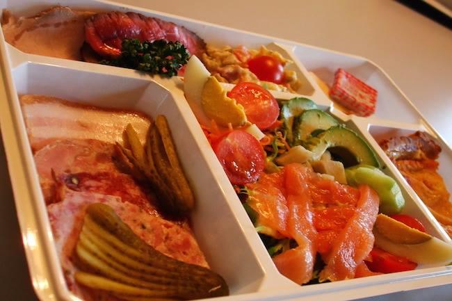 Qui sait où je peux trouver de bons plateaux-repas à me faire livrer ?