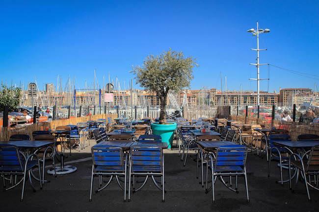 Qui connaît un chouette resto sur le vieux port où emmener ma mère qui vient me rendre visite ?