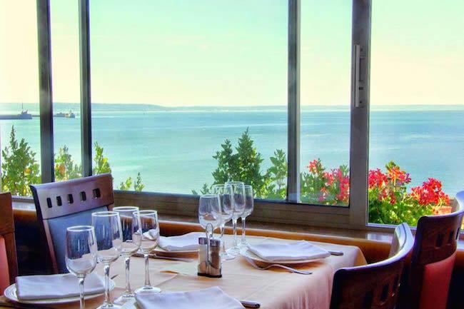 Qui connaît un délicieux resto très romantique avec une belle terrasse ?