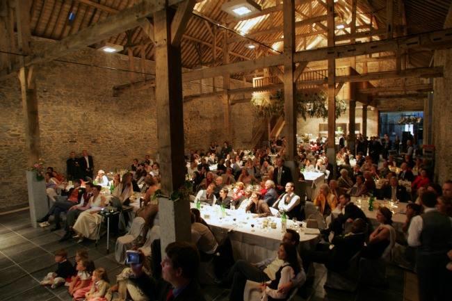 Quelles sont les plus belles salles de mariage à Marseille et dans les environs ? Idéalement avec un magnifique espace à l'extérieur...