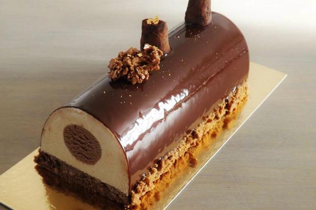 Qui connaît une pâtisserie réputée pour commander une bûche de Noël qui change un peu de l'ordinaire ?