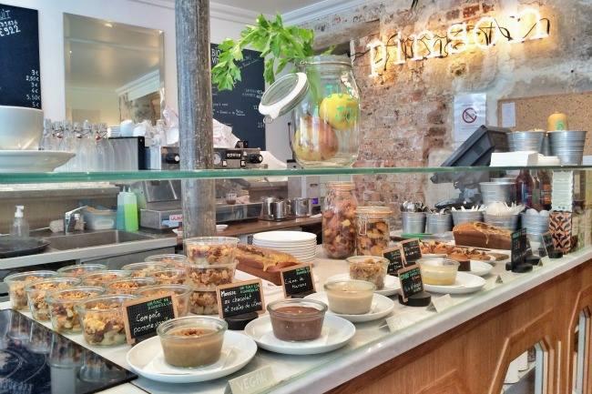 Qui connaît un restaurant succulent qui propose de la cuisine healthy et peu calorique, comme de la bonne soupe de légumes par exemple ? Histoire de ne pas faire encore des excès après les fêtes !