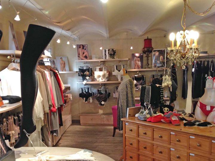 Un BEAU magasin à Marseille où trouver de la jolie lingerie à me conseiller ? Avec des vendeuses sympathiques !